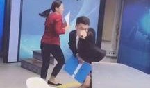 新闻直播间爆料电话,神秘电话揭开惊人真相
